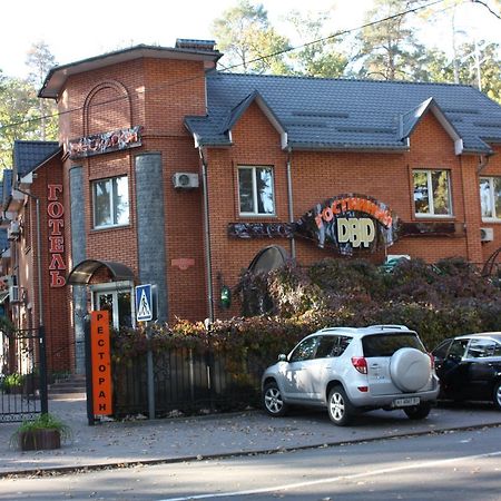 Hotel Gostynnyi Dvir Buča Esterno foto