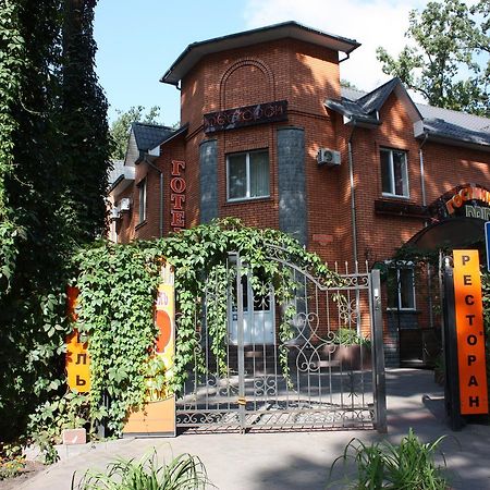 Hotel Gostynnyi Dvir Buča Esterno foto