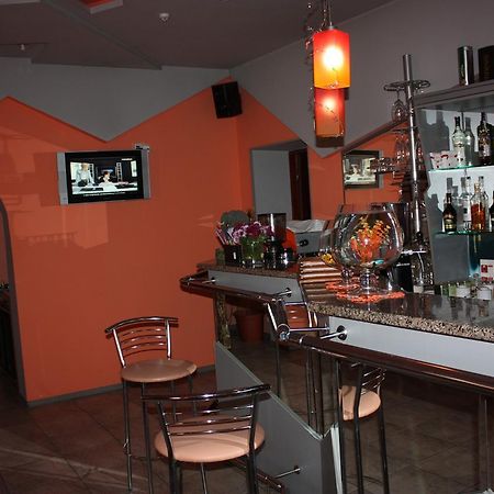 Hotel Gostynnyi Dvir Buča Esterno foto