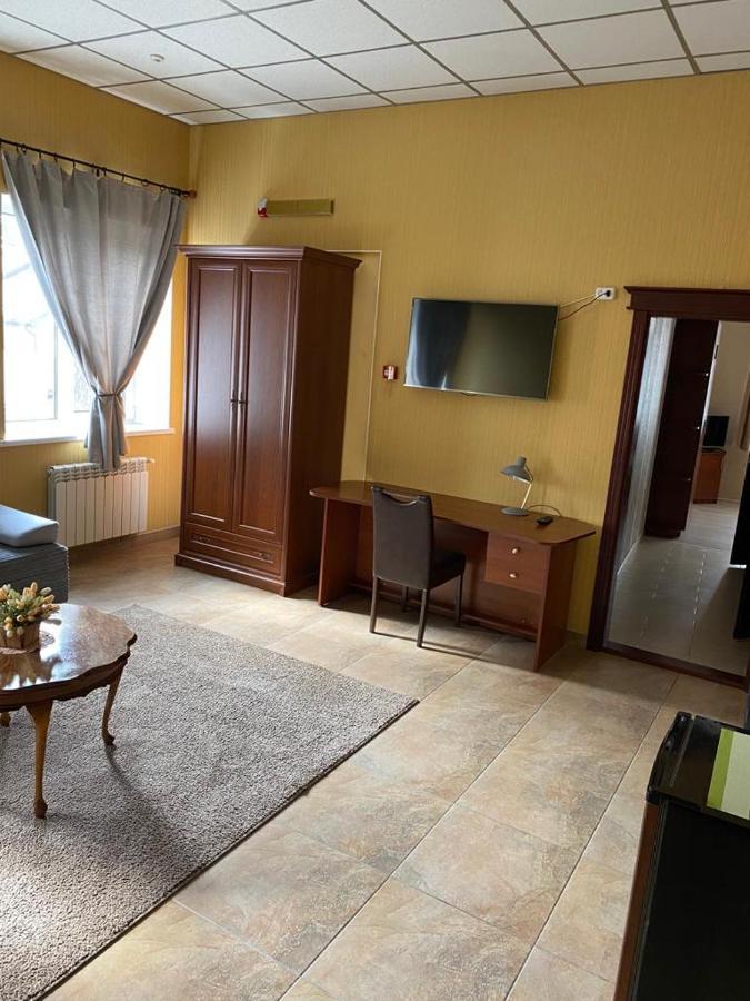 Hotel Gostynnyi Dvir Buča Esterno foto
