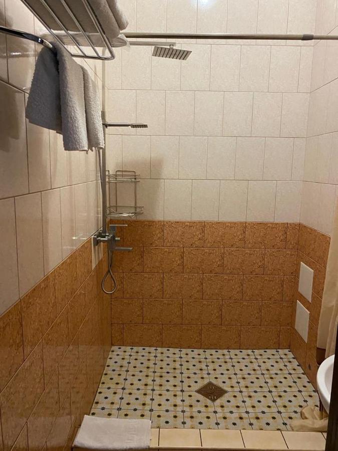 Hotel Gostynnyi Dvir Buča Esterno foto