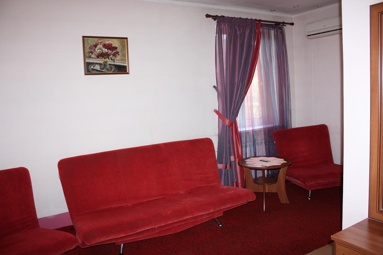 Hotel Gostynnyi Dvir Buča Camera foto