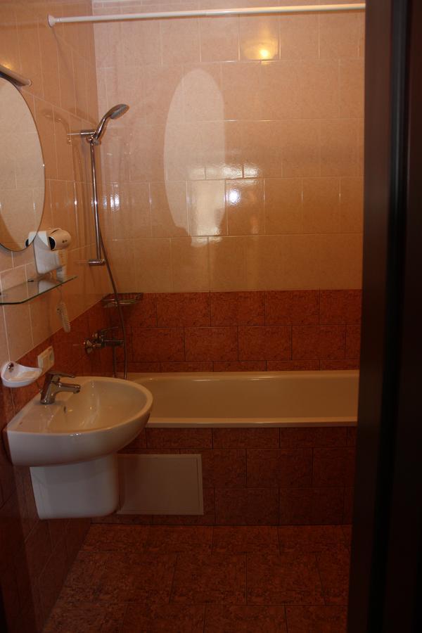 Hotel Gostynnyi Dvir Buča Camera foto