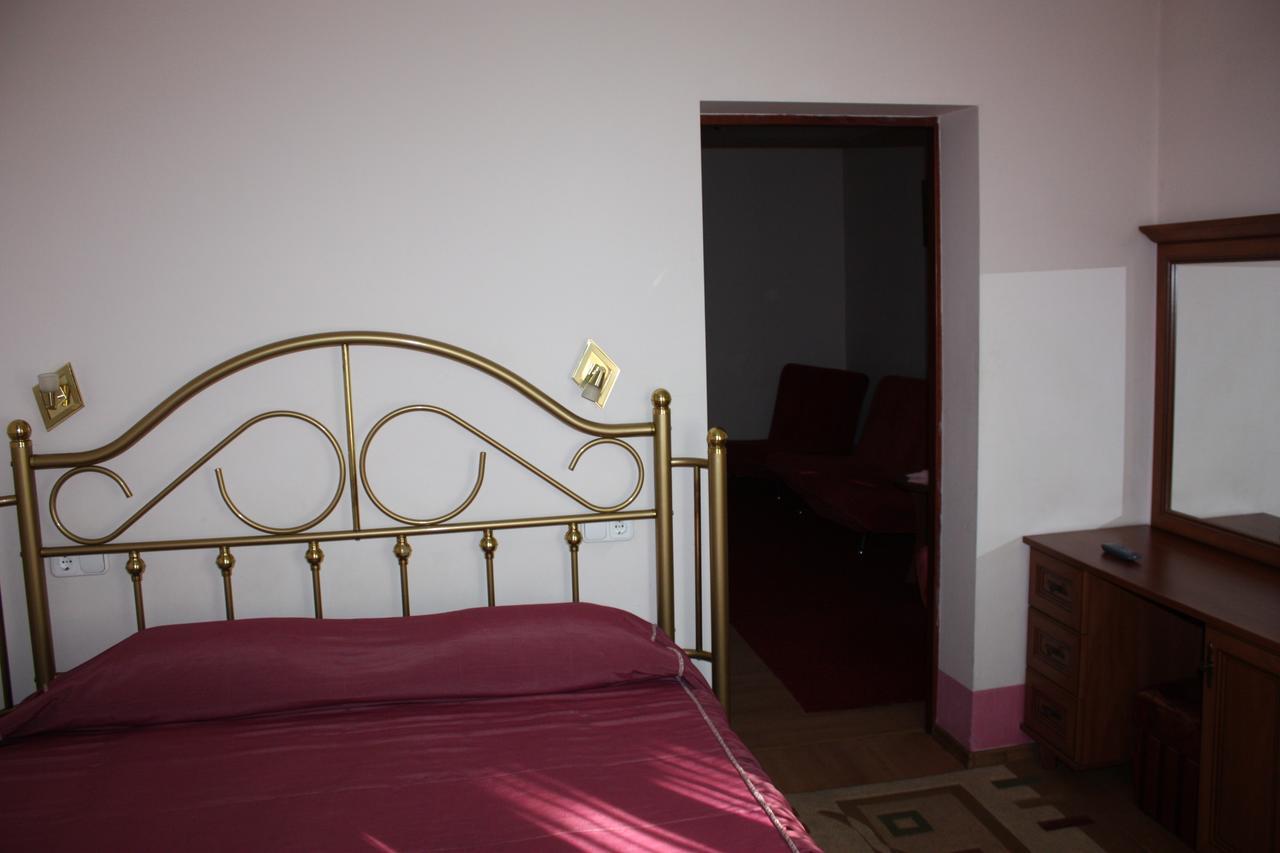 Hotel Gostynnyi Dvir Buča Camera foto