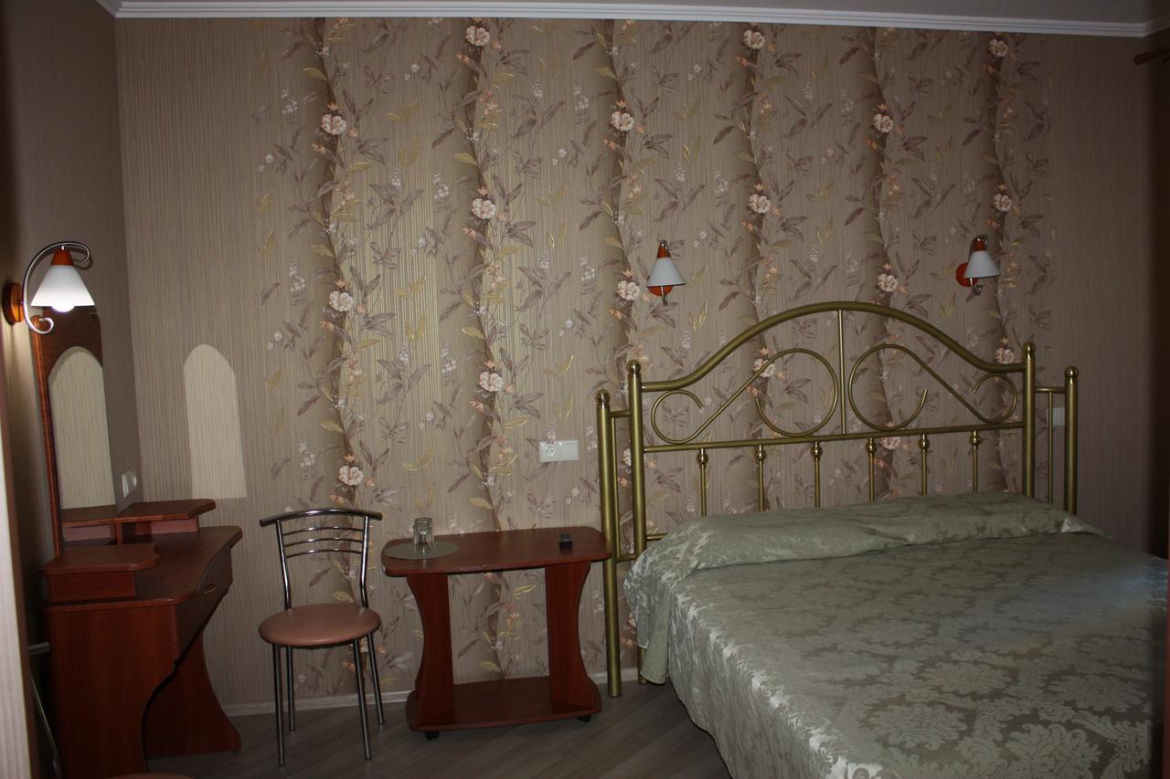 Hotel Gostynnyi Dvir Buča Camera foto