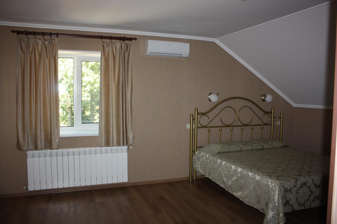 Hotel Gostynnyi Dvir Buča Esterno foto